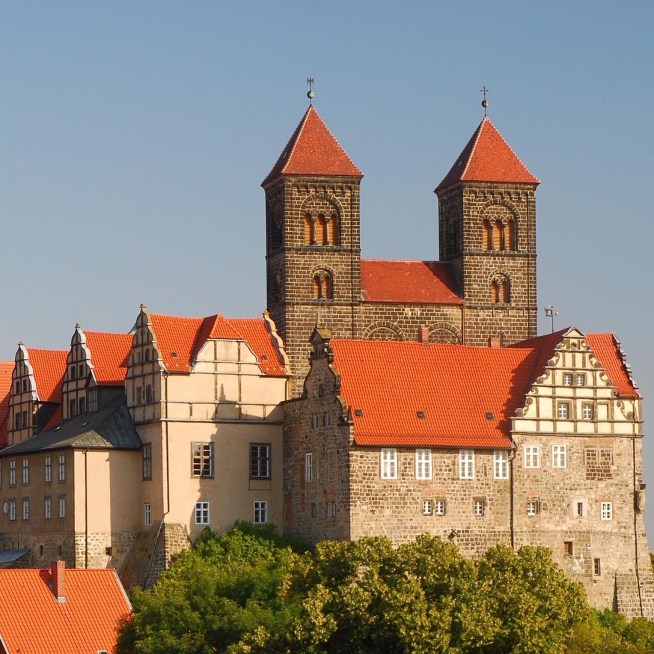 Hotel Domschatz Quedlinburg Bagian luar foto