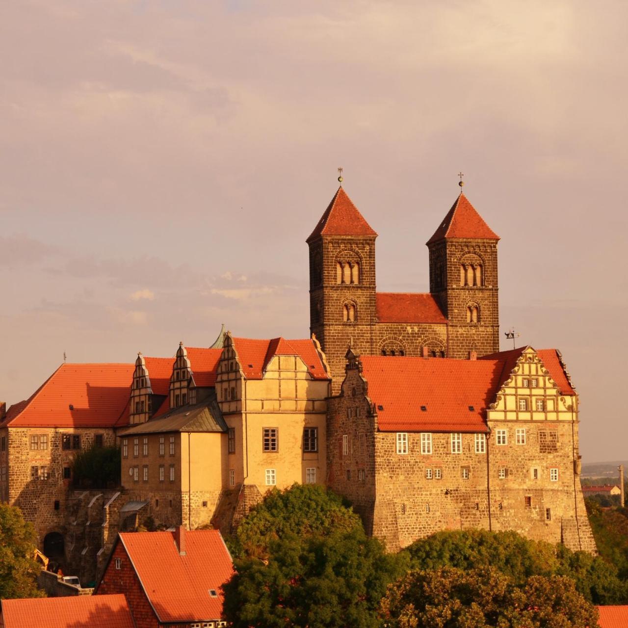 Hotel Domschatz Quedlinburg Bagian luar foto